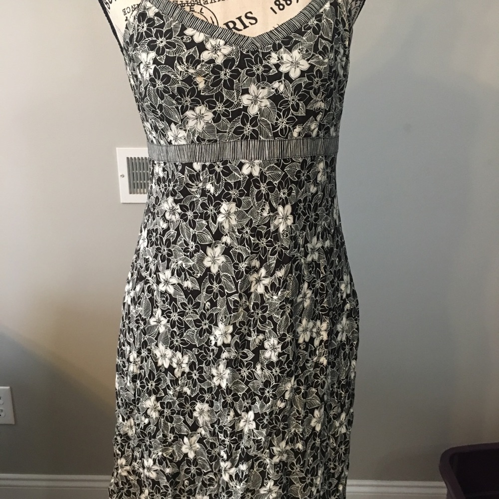 Loft sun dress, fitted, perfect for summer